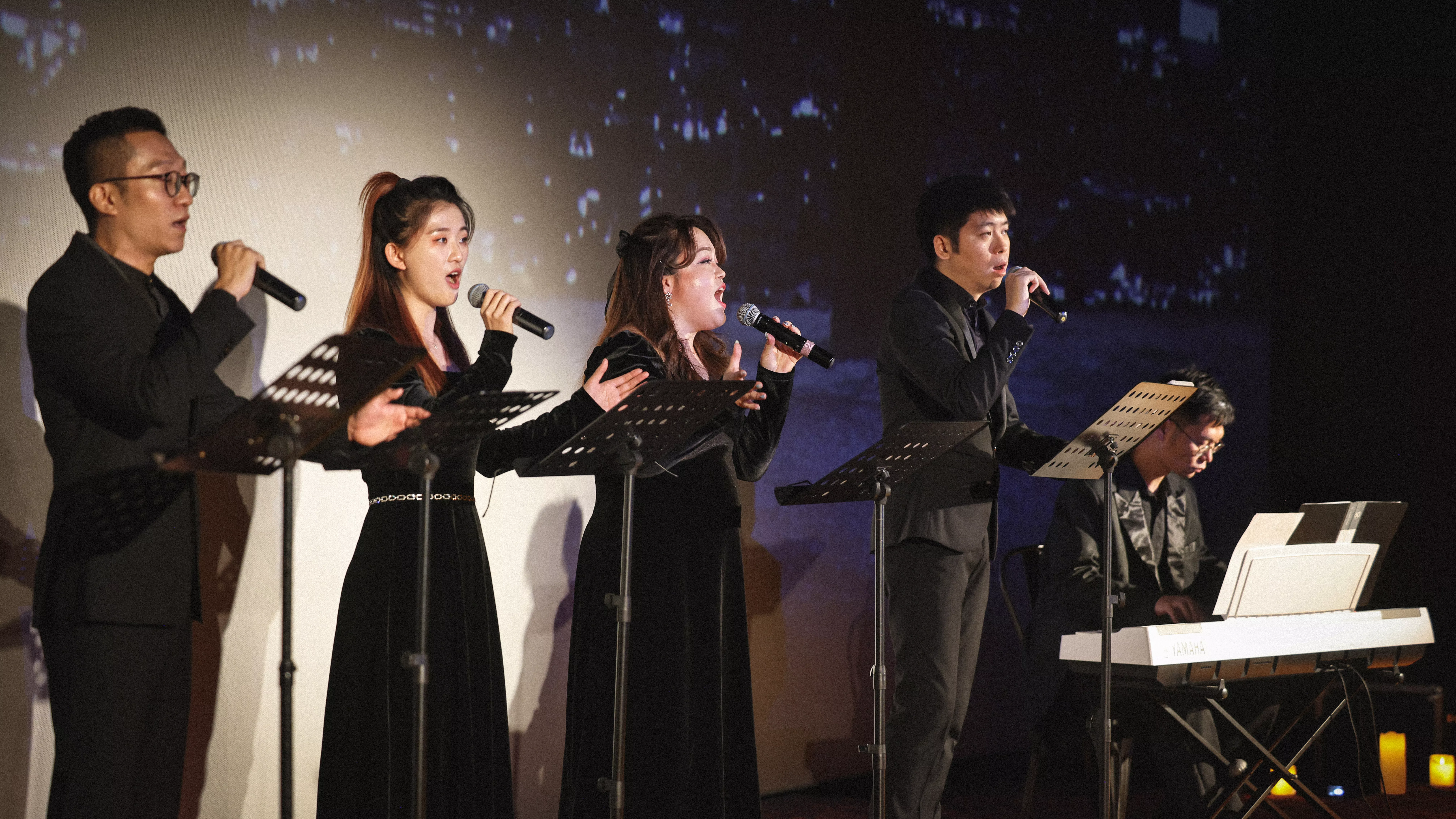 电影院里的人声音乐会